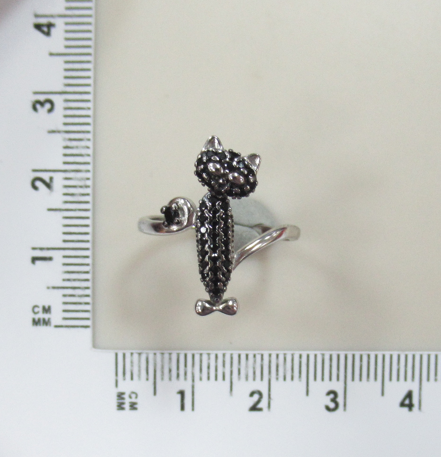 Серебряное кольцо со шпинелью "Кошка"